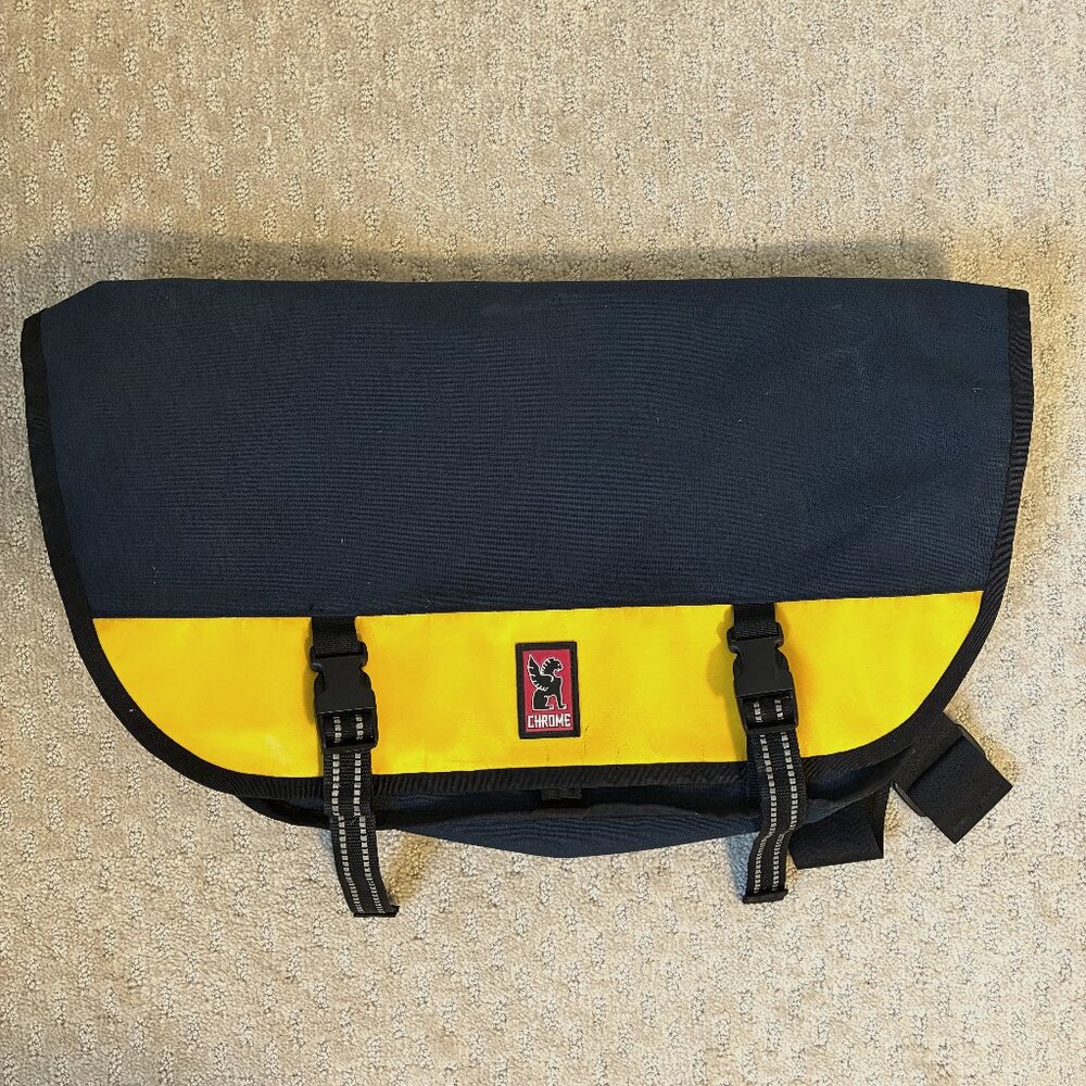 Chrome Industries messenger bag – weatherproof, U-lock slot, made in USA